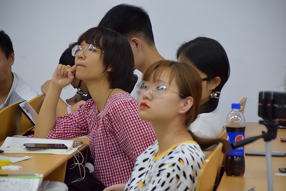 考研结束后如何联系导师,考研初试后什么时候联系导师最好