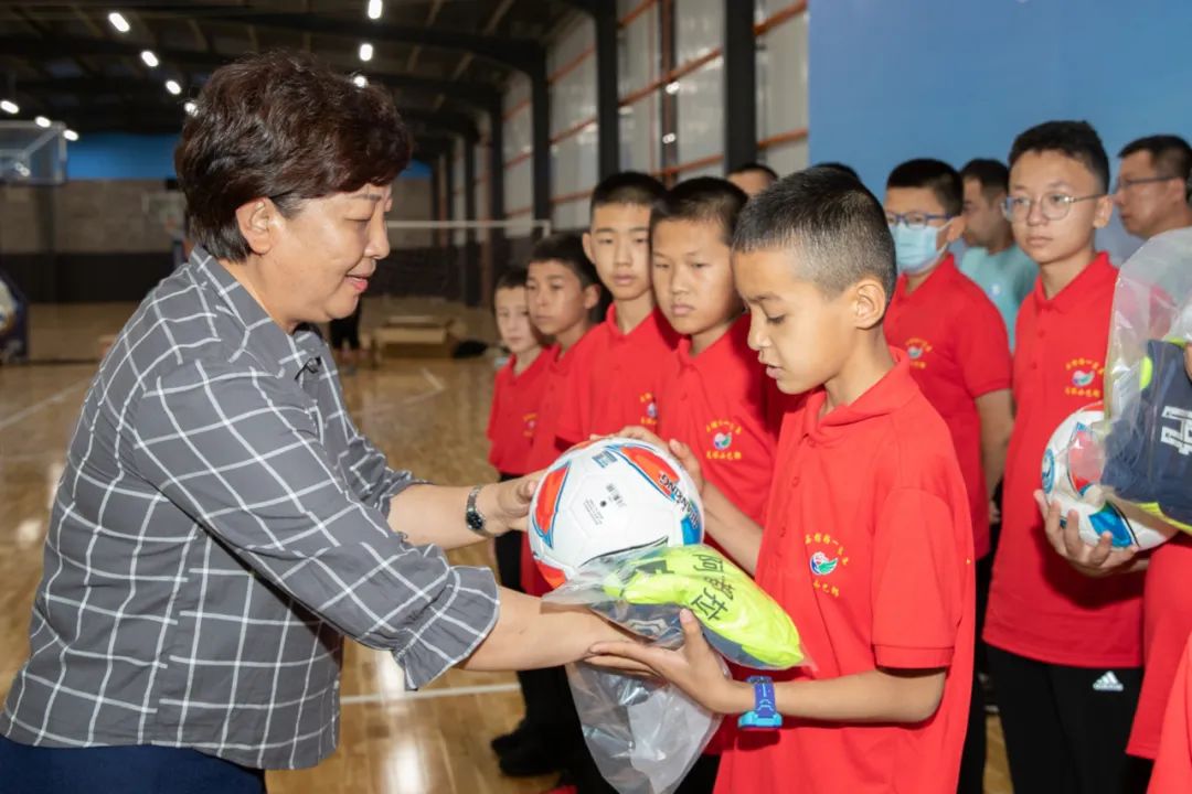 “十城带百县”助力乡村振兴｜“石榴籽一家亲”*疆新**和田足球小巴郎天津夏令营足球友谊赛在津举行