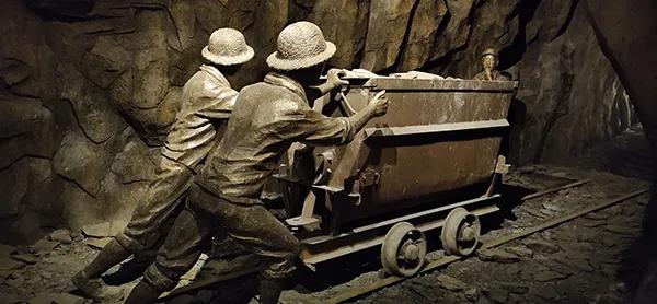 红色文化助力乡村振兴,红色光芒照耀着乡村教育