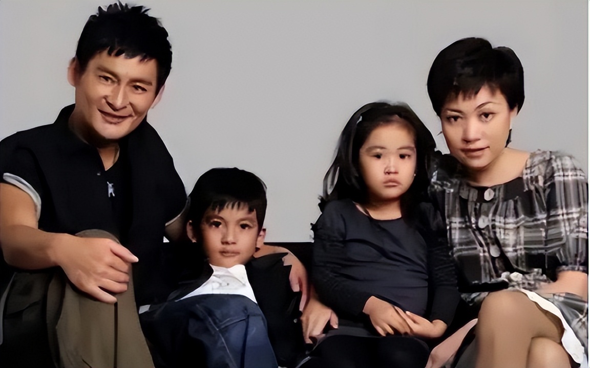 歌手景岗山哪去了,过气歌手怎么样了