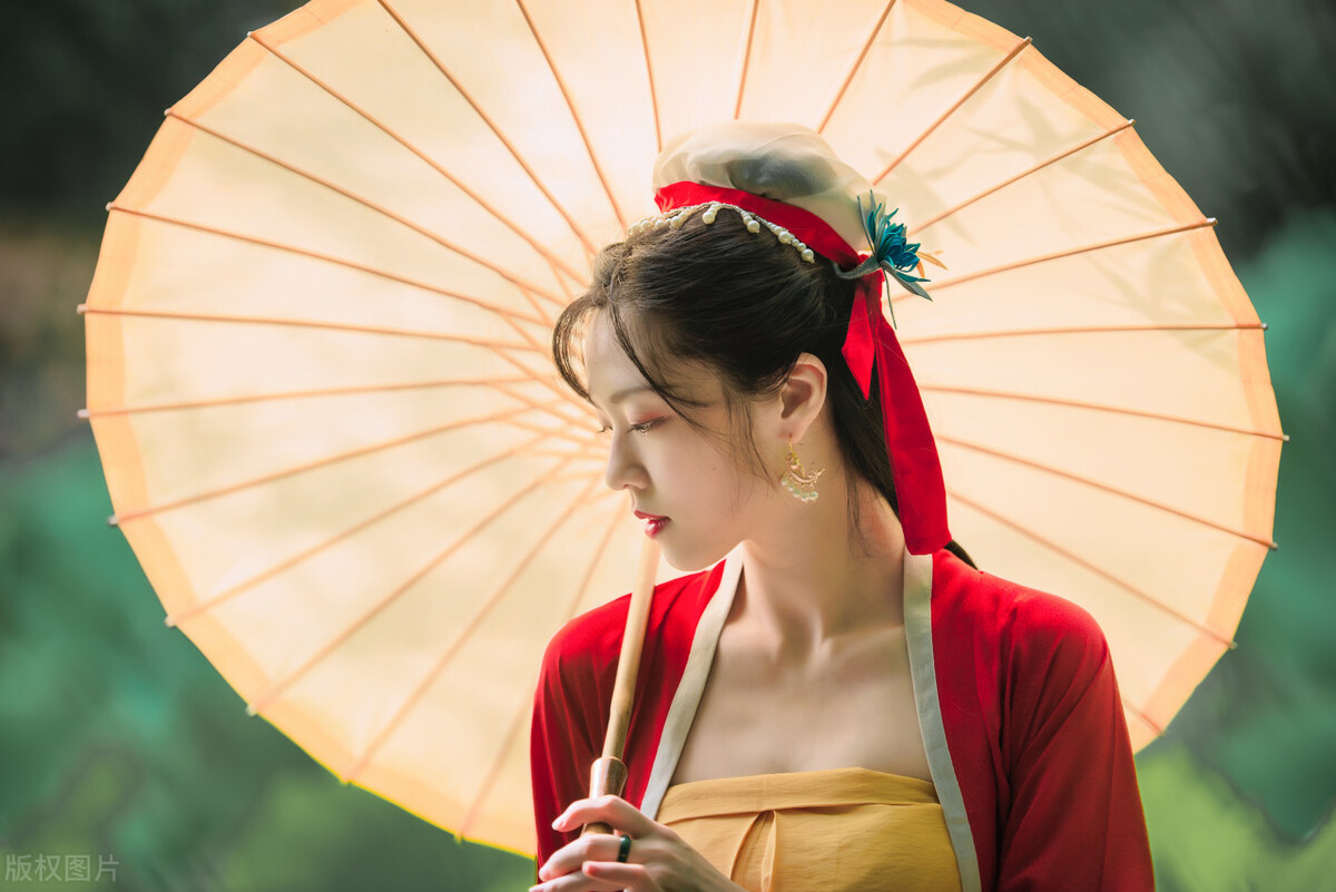 带有诗意的句子夸女人,带有诗意的句子古风