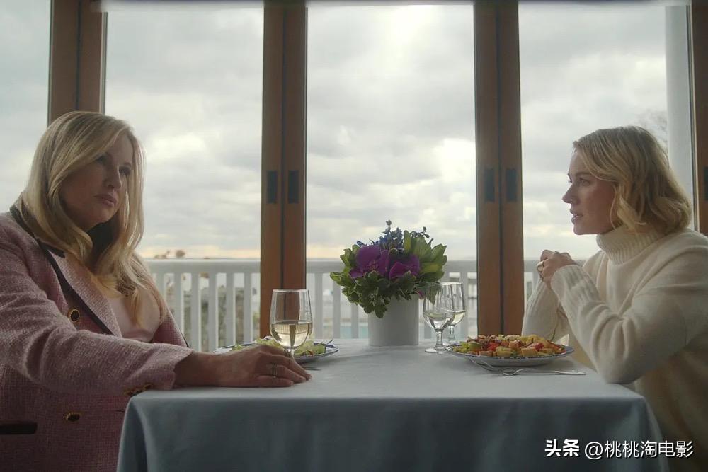 她的演艺生涯巅峰还远未到来,她的演艺事业推向了巅峰