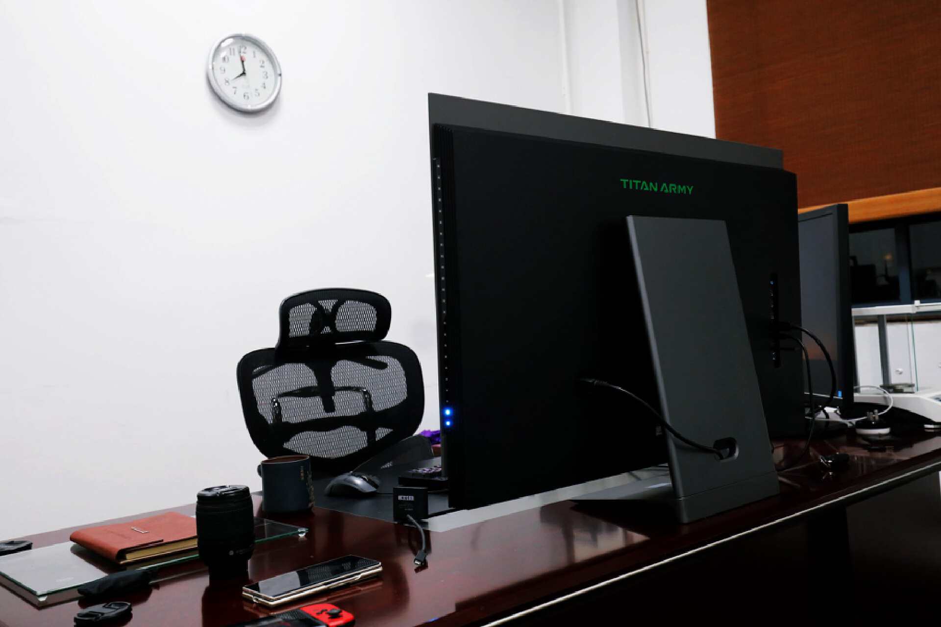 高端电脑显示器一体42.5寸,老板用27寸显示器