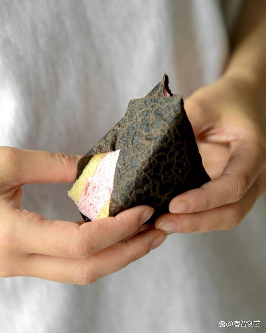 御饭团中是蛋糕，OMUSUBICake的创意蛋糕引发热议