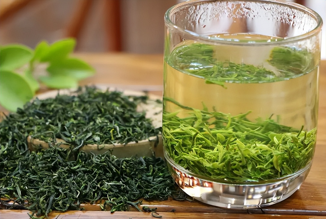 红茶绿茶哪个适合秋冬喝,冬季喝绿茶红茶时间长好吗