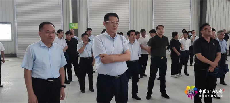 主要领导实地考察项目建设,县委书记带队观摩项目建设