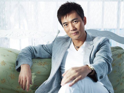 央视主持人黄健翔婚姻,央视体育主持人黄健翔