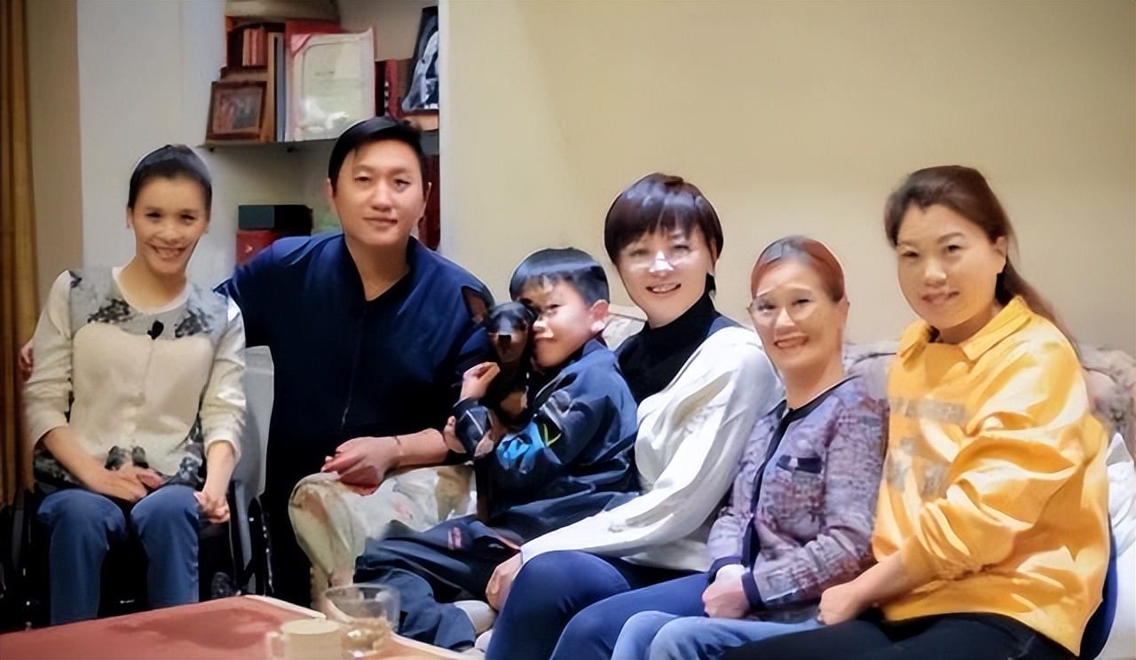 体操冠军桑兰瘫痪25年，自爆一年用2000根导尿管，打出租车遭拒载