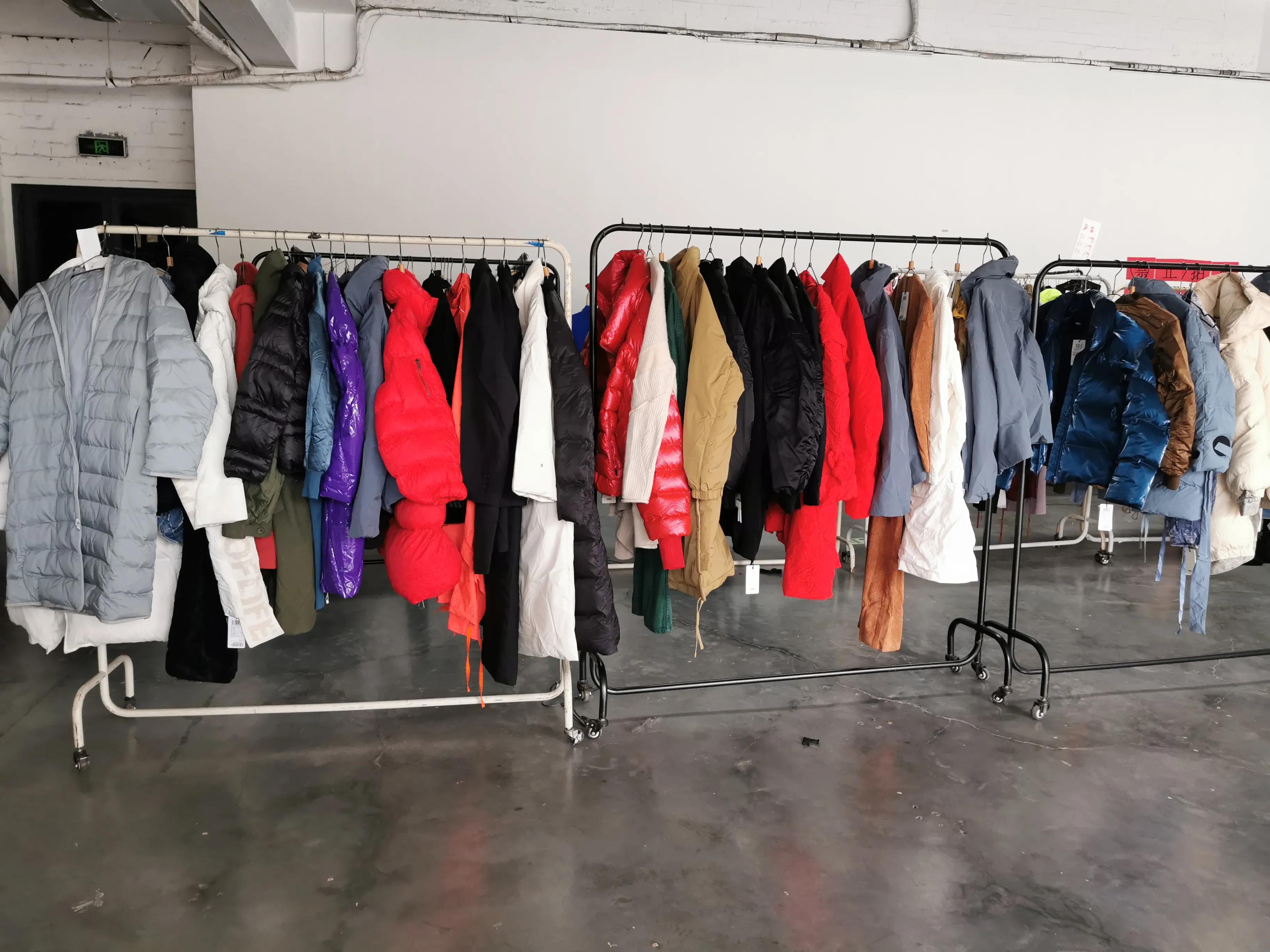 临近春节服装店铺,春节临近服装包邮到家