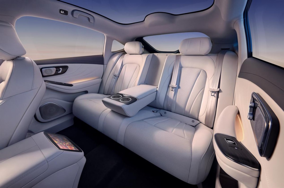 座座皆豪华，电动轿车飞凡F7正式上市，打造越级舒适体验