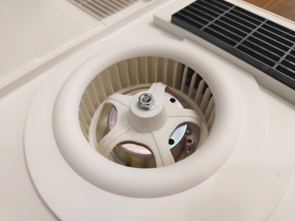 夏天浴室闷热安装什么浴霸,冬天洗澡装浴霸有用吗