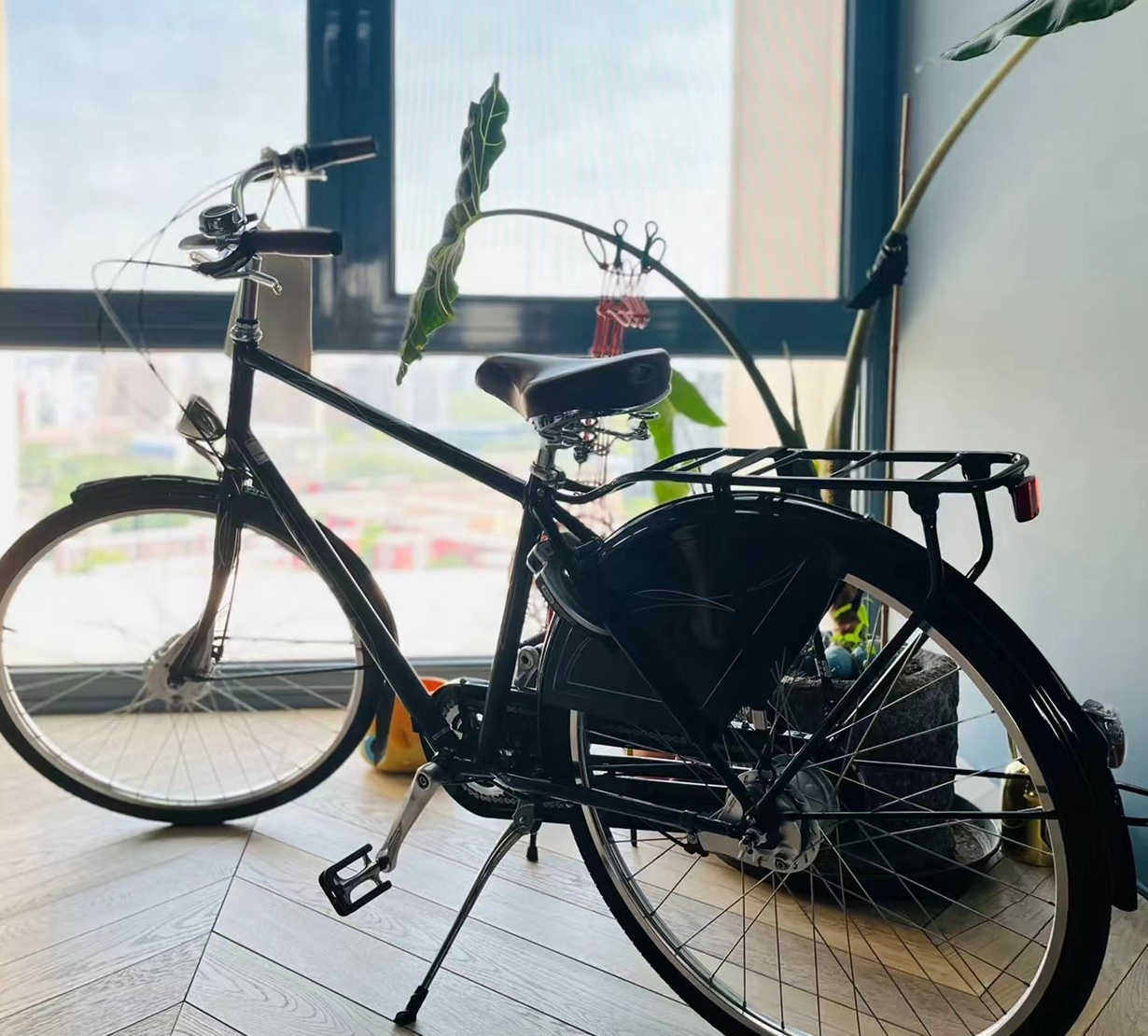 路人声称夜跑偶遇井柏然刘雯，猜测两人在一起，网友挖出更多巧合