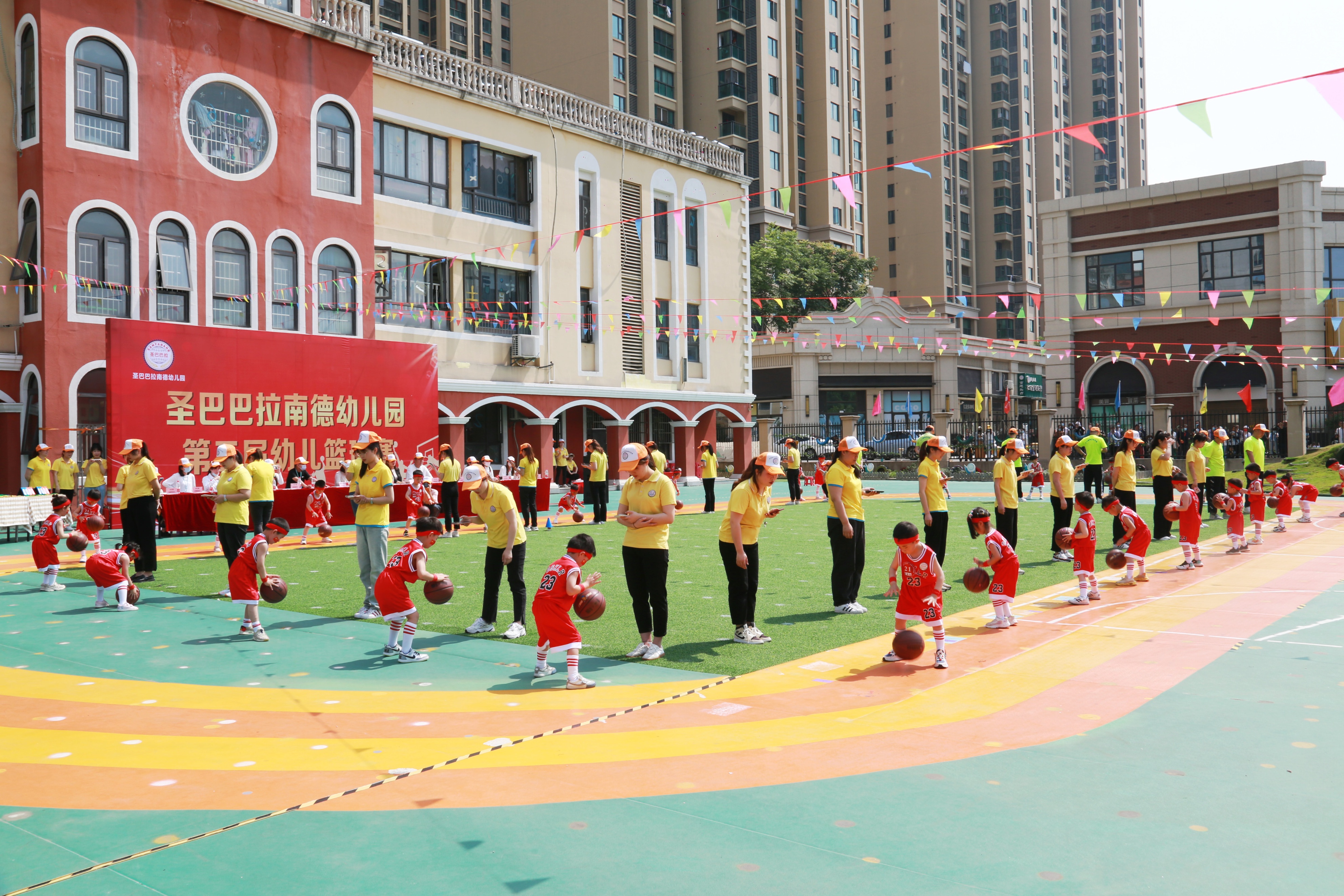 圣巴巴拉里面的篮球比赛,强健体魄小班运动会