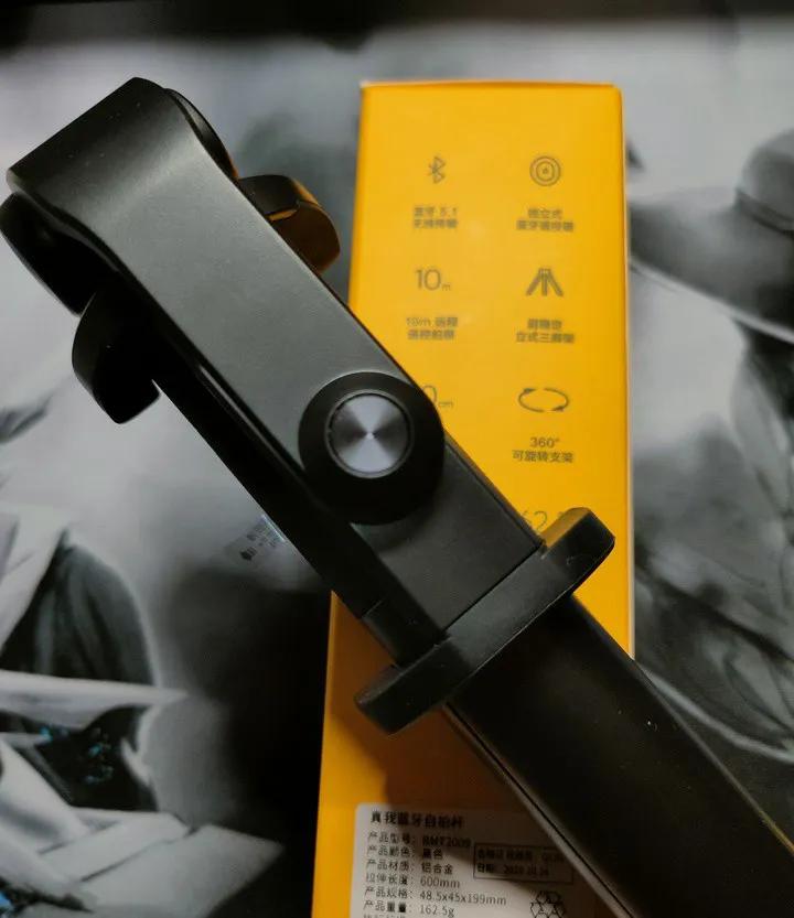 居家旅行视频拍摄必备神器——realme真我蓝牙自拍杆