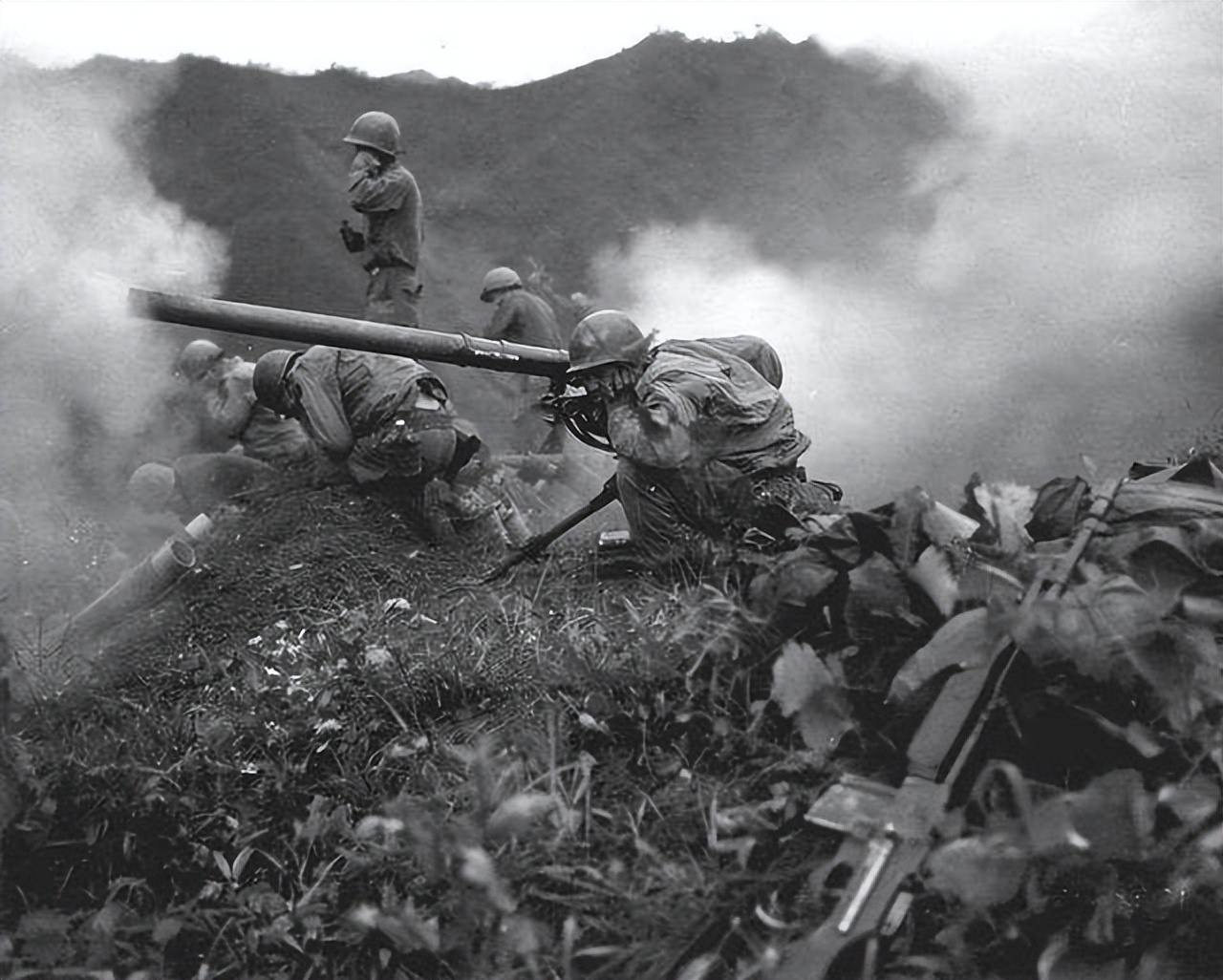 1998年*万年张**访美，美国陆军司令一把将其抱住大喊：可算抓到你了