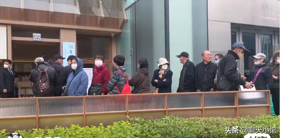 “上海女全款600买天价吐司面包”遭群嘲：你媚外的样子真的很丑