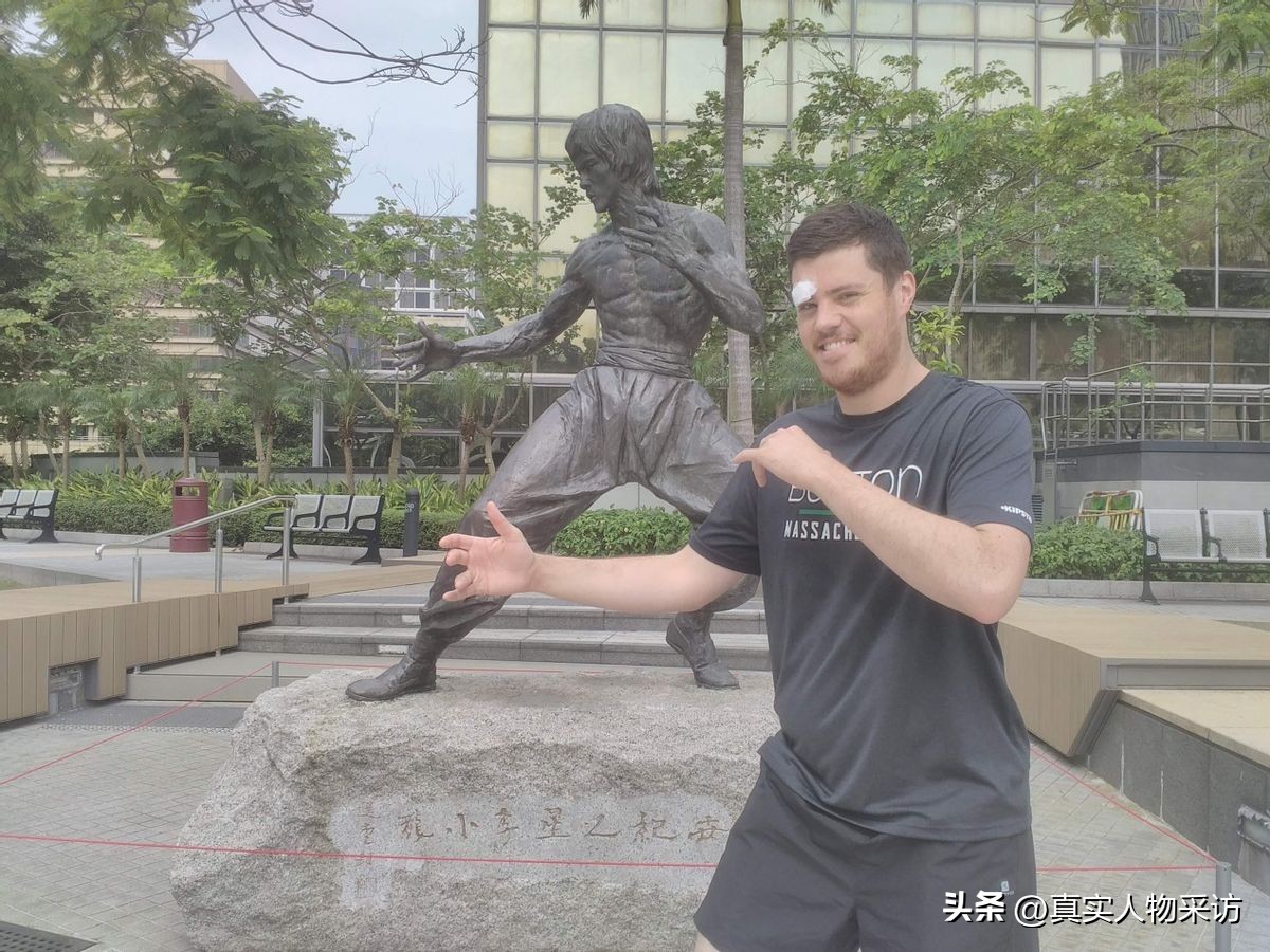 英国小伙来中国8年回自己国家,英国小伙来中国旅游原视频