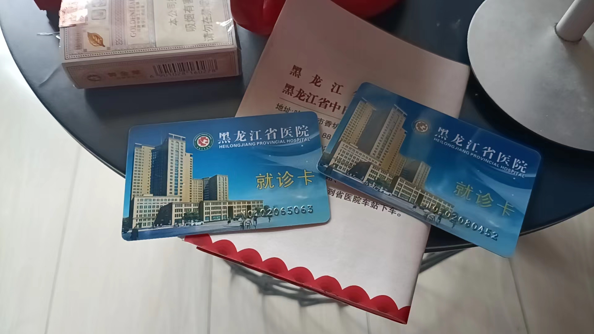 我退休金9000给儿媳8000,五一旅游她说车坐不下,后座拉着一条狗