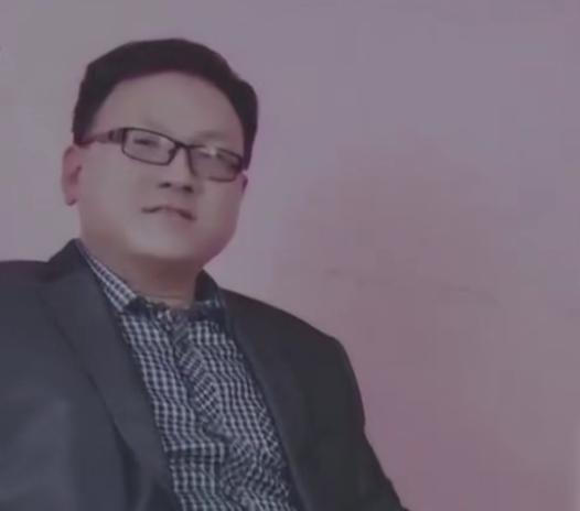 河南男子掉锅烫伤爸妈植皮救儿子,河南男子掉入油锅后续