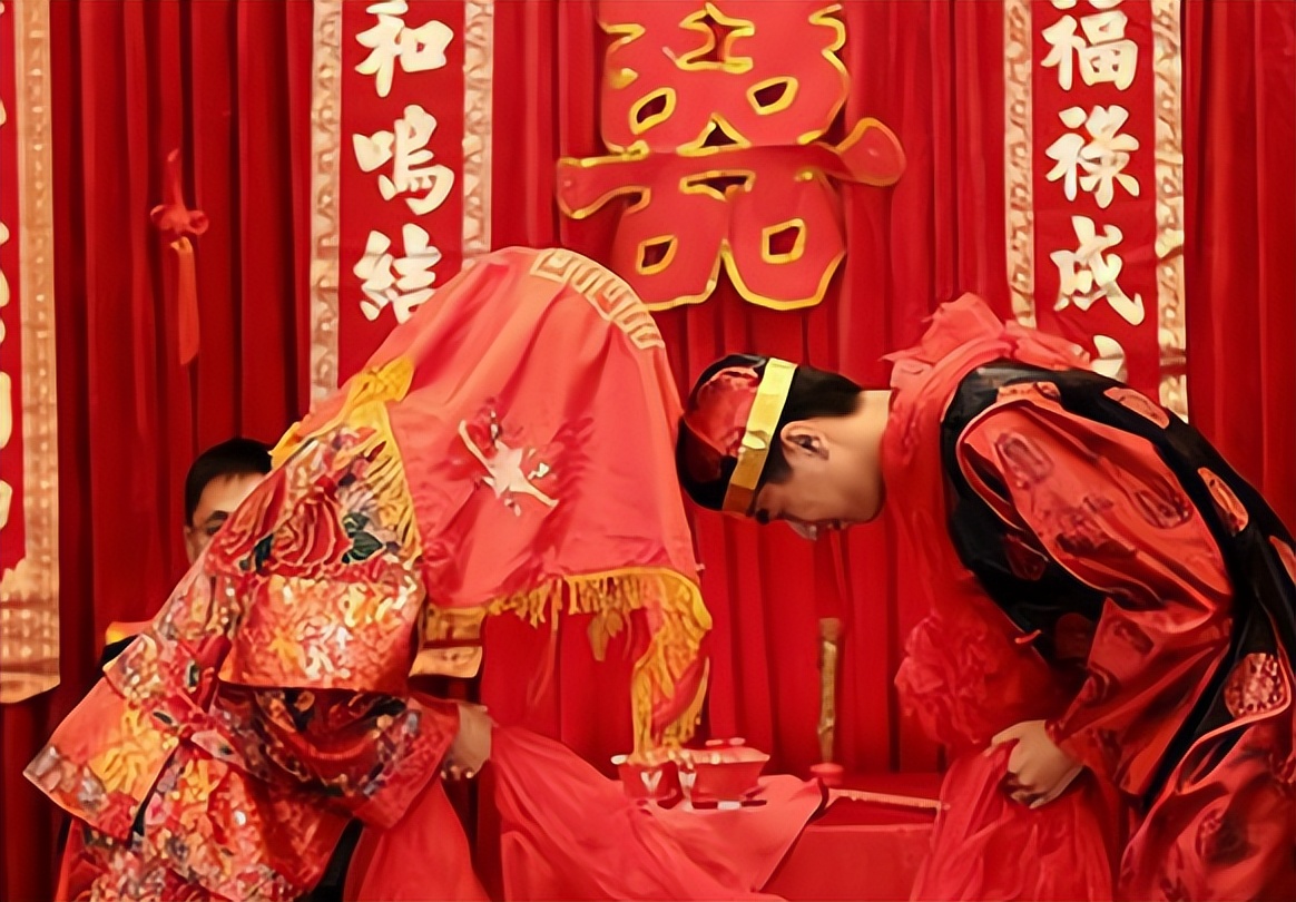 双春年结婚寡妇遍地什么意思,兔年遍地寡妇是啥意思