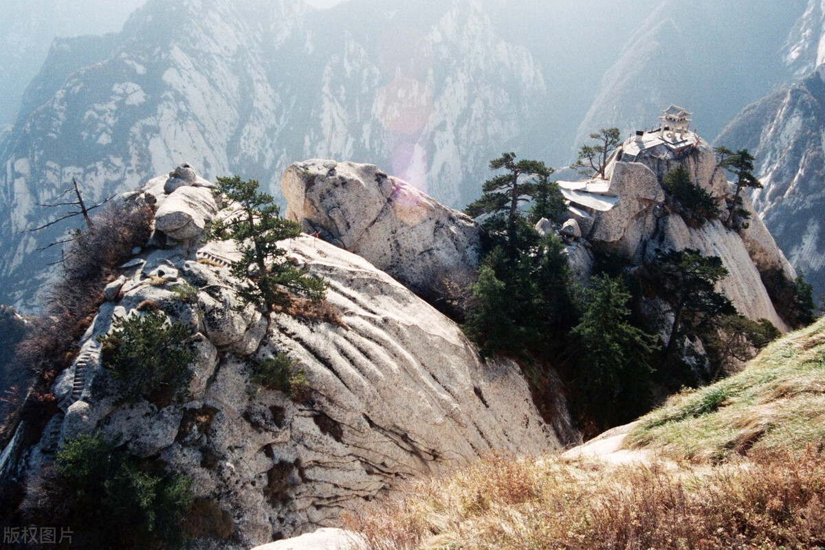 剑毒梅香是不是古龙写的,古龙文集剑毒梅香共3册