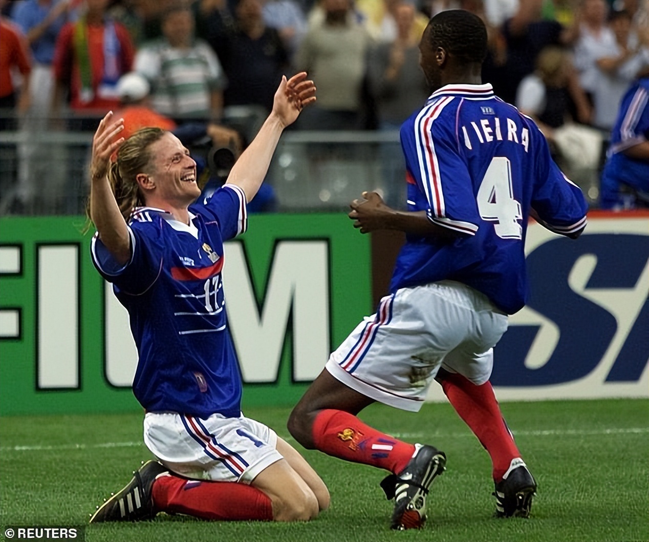 荆棘与玫瑰他是美丽足球的守护者