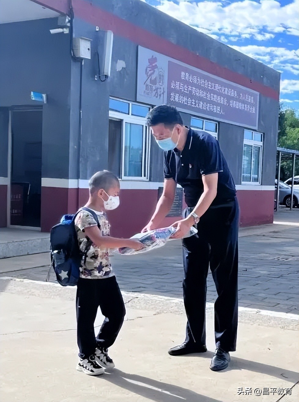 幼儿园入学第一天仪式感文案,新生报到第一天仪式感满格