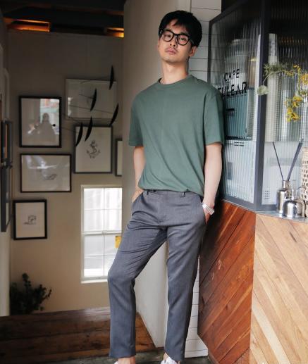 40岁的男人夏天穿什么颜色的t恤,夏季老男人穿什么颜色t恤好