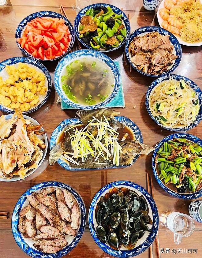 大家庭15个人的年夜饭菜单,年夜饭必备的二十道菜四口之家