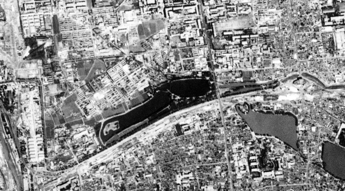 女子穿日军军服拍照被抓,女子身着日本侵华军装露脸