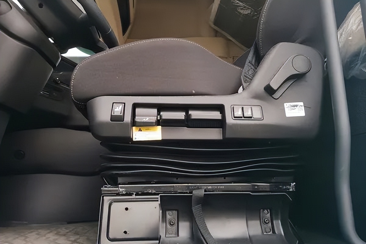 陕汽德龙x6000lng手动速比,陕汽德龙x6000lng燃气车