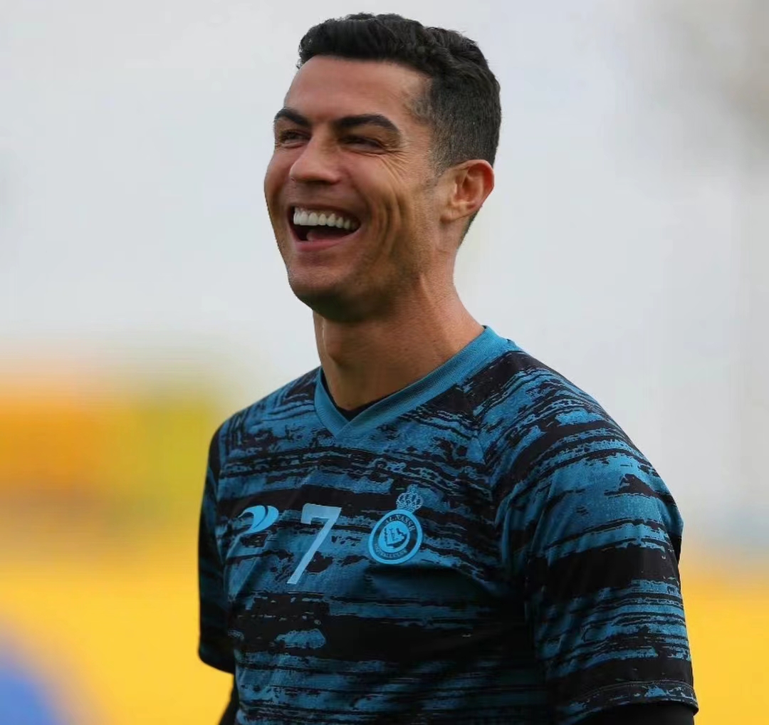 c罗开怀一笑,c罗挥拳庆祝曼联