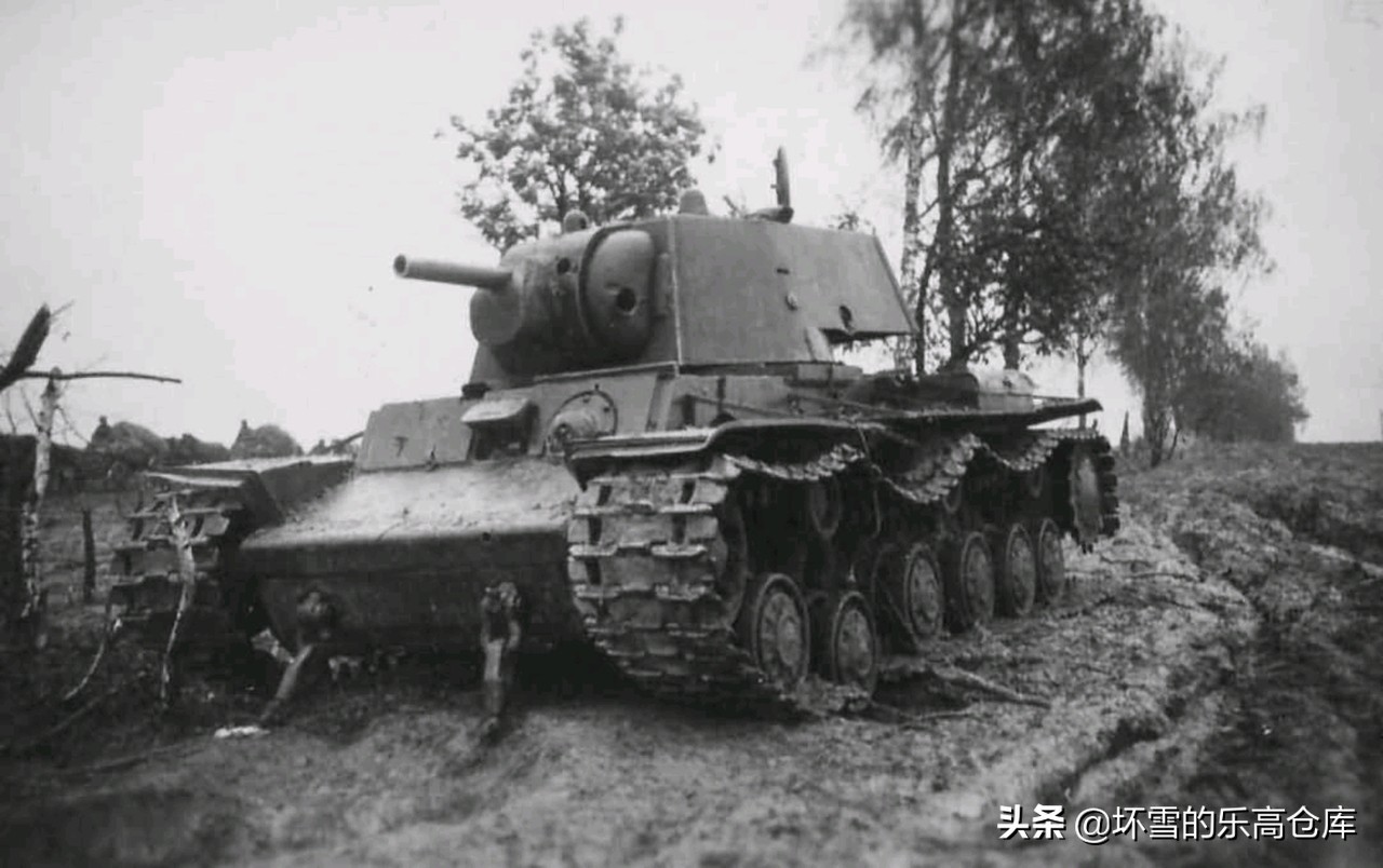 kv-2重型坦克木质拼装,kv1坦克到kv6坦克的进化史
