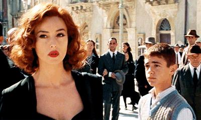 在我没有告诉你她爸妈是谁之前，你觉的她这张街拍美不美？