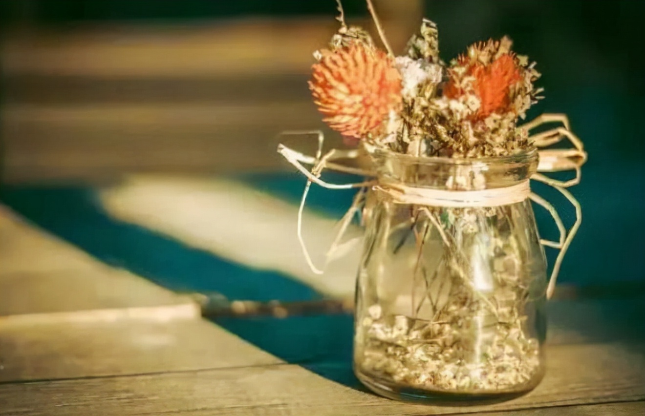 人过六十:穿布衣,品菜羹,看闲书