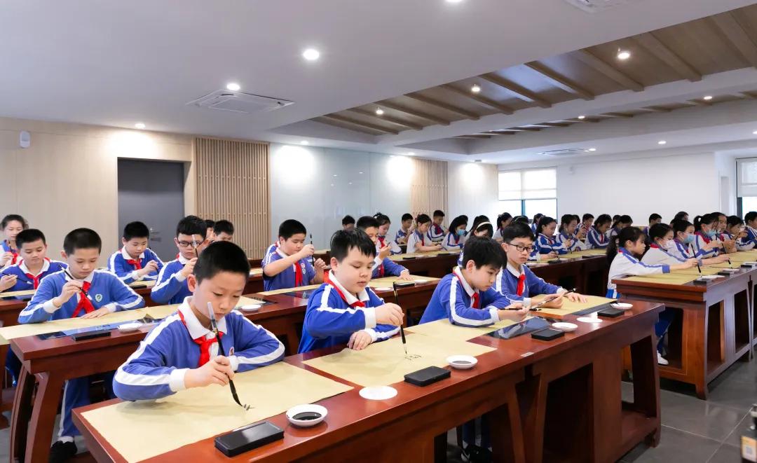 福田区2005年建的图书馆,深圳市福田图书馆