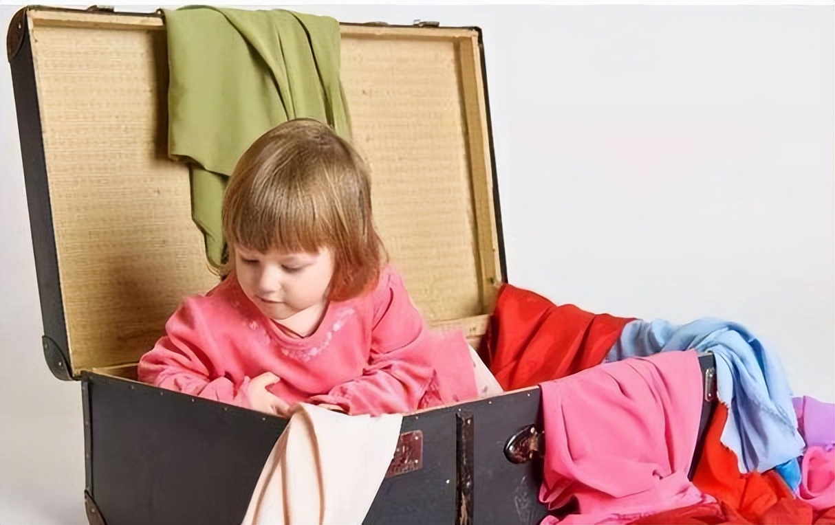 永远不要穿别人的旧衣服,长期被“施舍”将导致自我价值受损