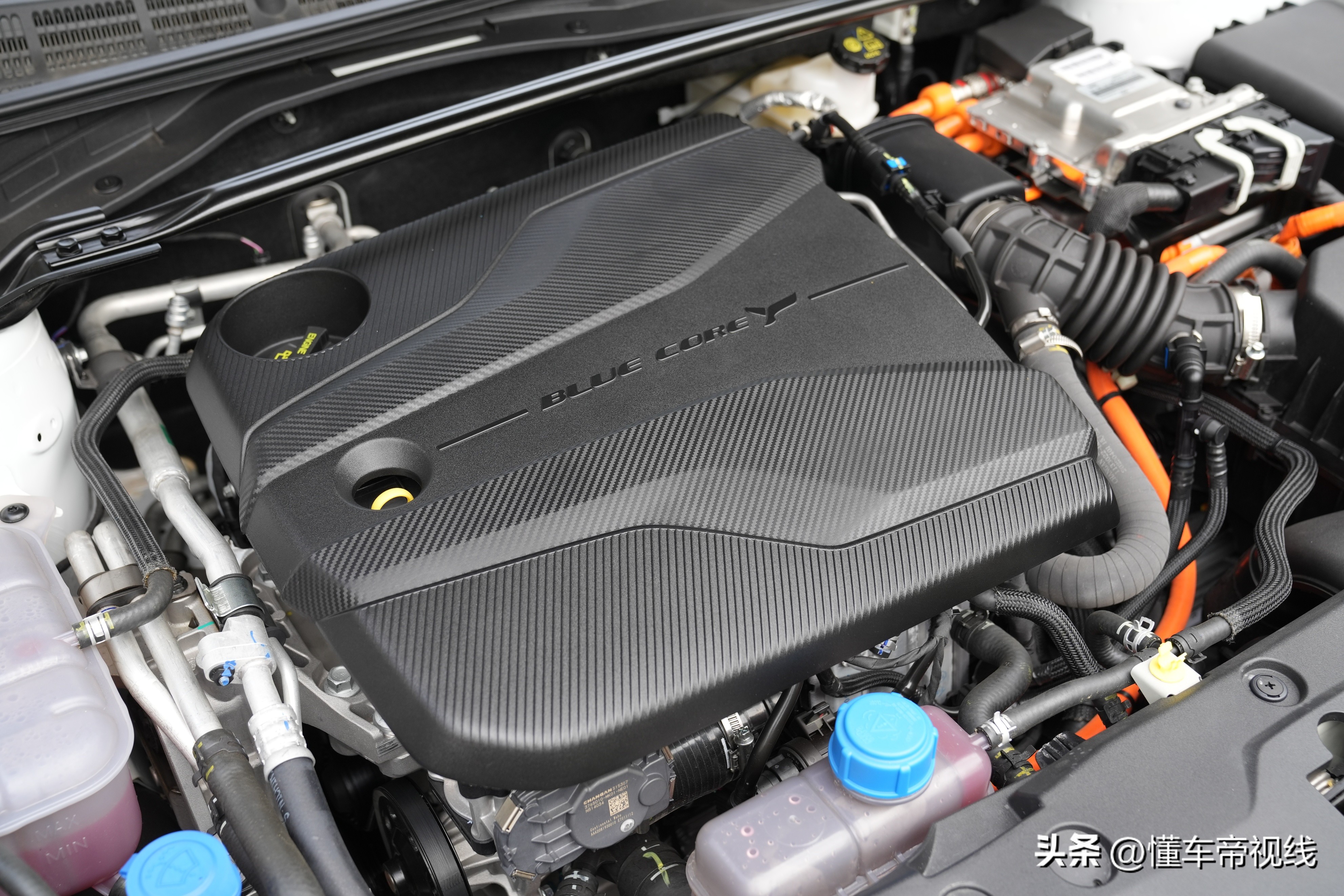 15.79万起长安uni-k正式开启预售,长安uni-v1.5t运动版活力橙落地价