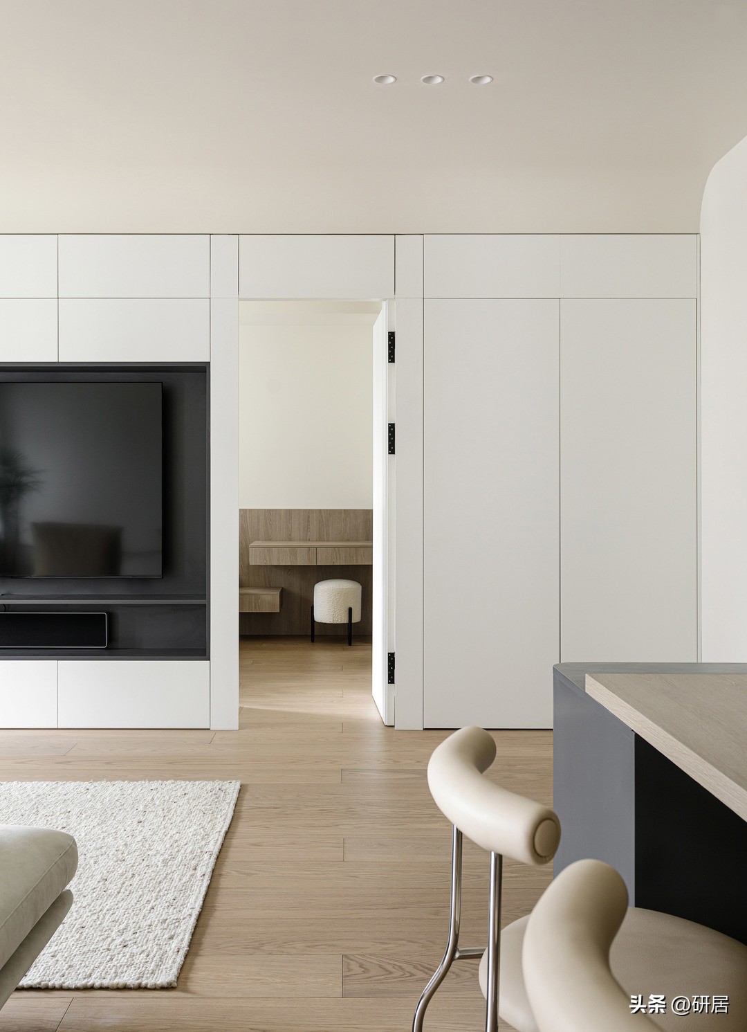 她舍弃一间房，入住发现真是太爽了，全屋简洁温馨，生活快乐美好