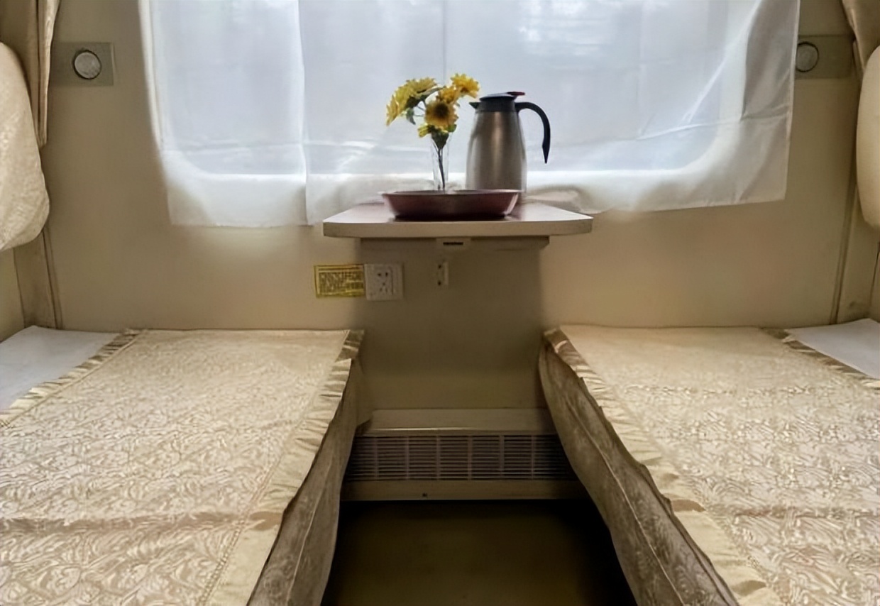 在火车上手机没电了哪里可以充电,火车上手机没电了硬座可以去哪充