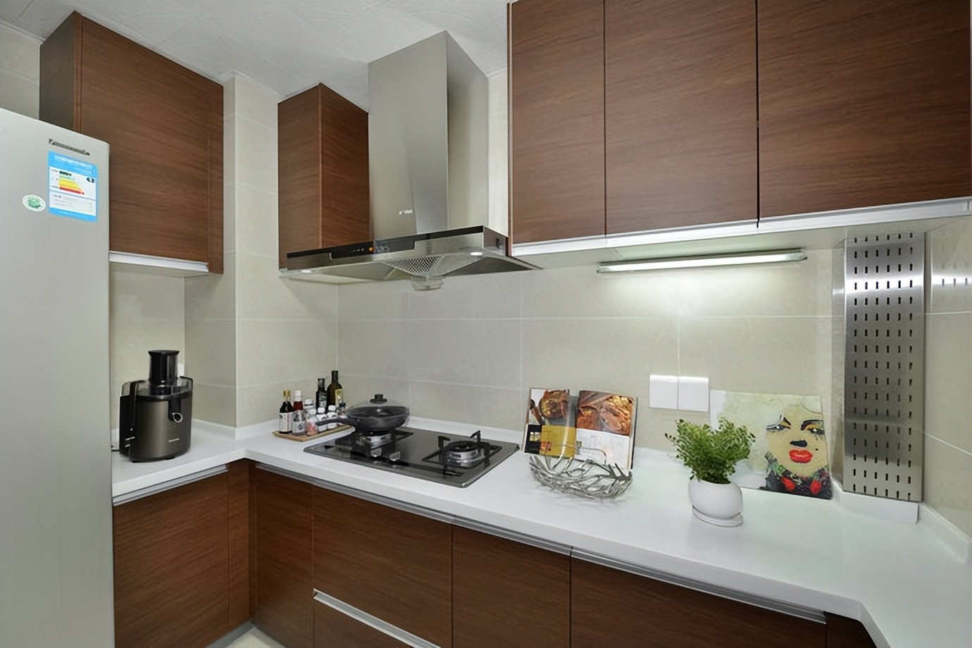 厨房瓷砖漏水怎么修,厨房漏水免砸瓷砖方法