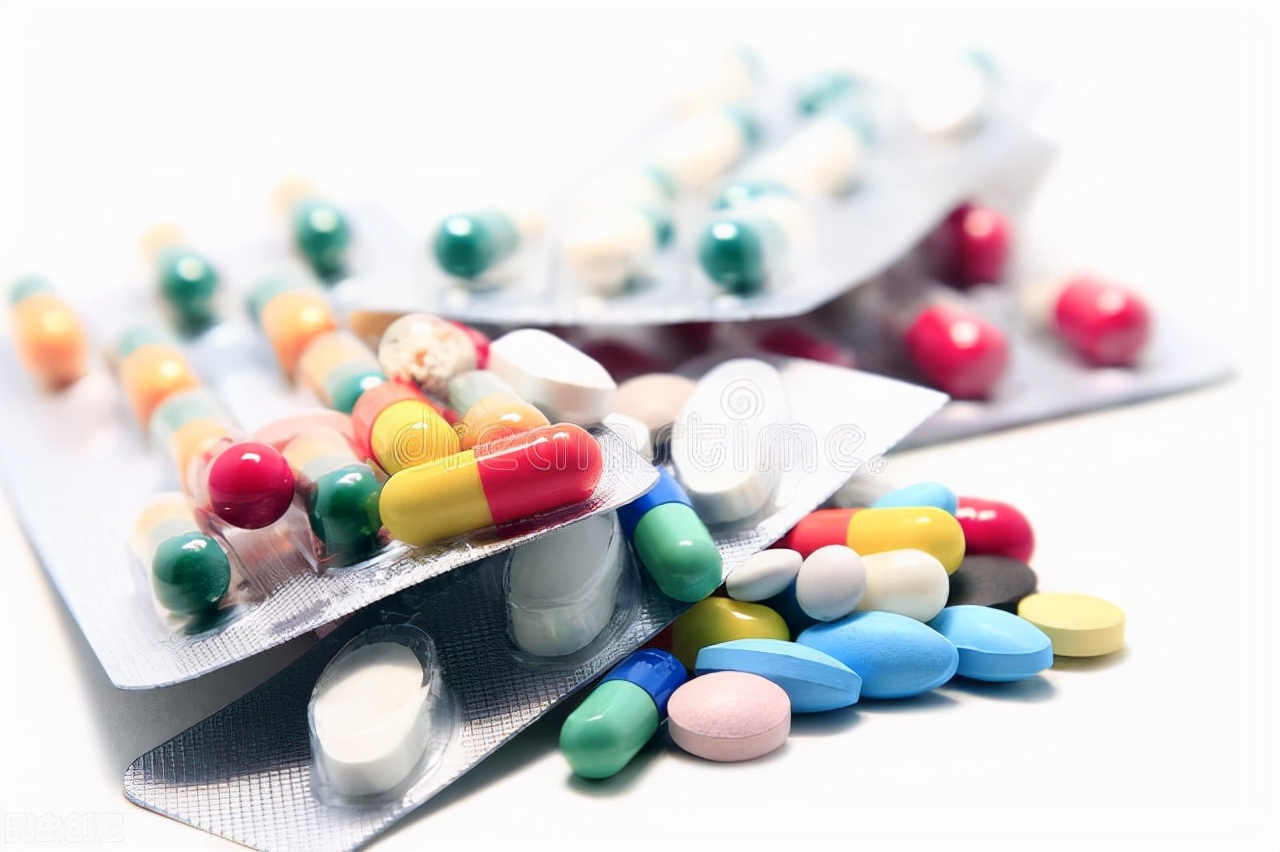 狗狗呕吐拉稀不吃饭没精神怎么治,狗狗呕吐频繁怎么办