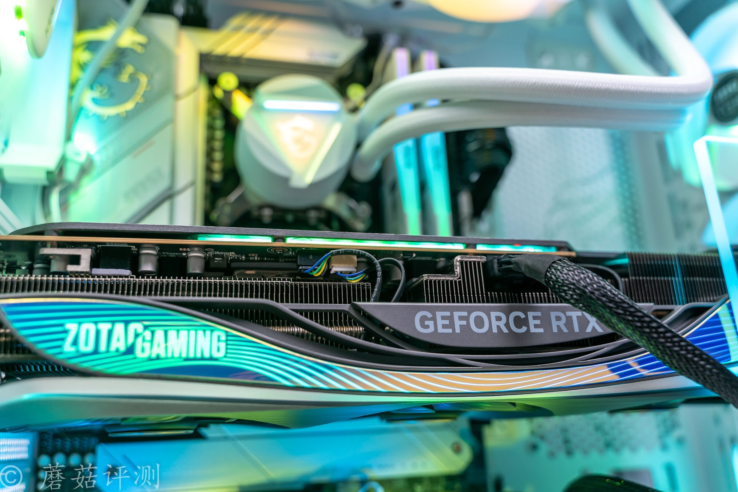 外观精致，散热优秀，适合干活，索泰RTX4090AMP显卡评测