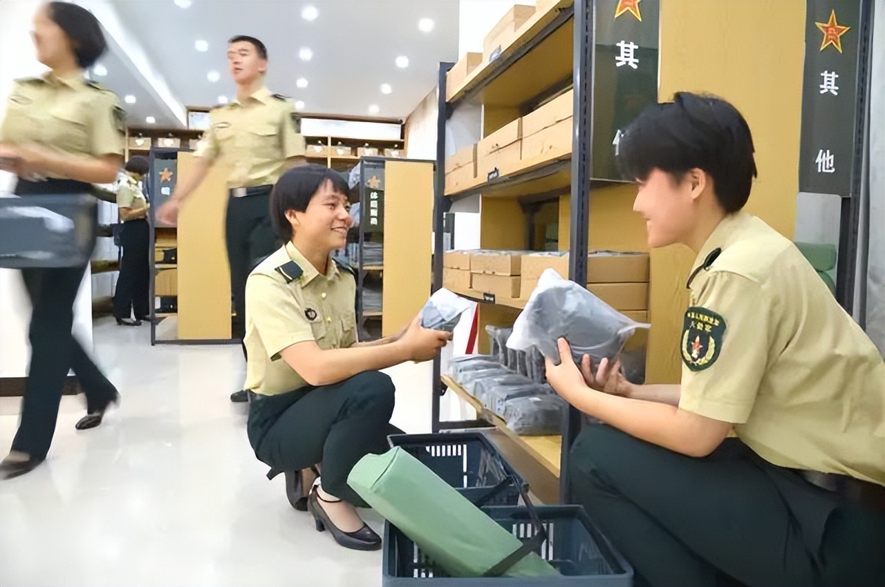 部队被装开箱,部队被装