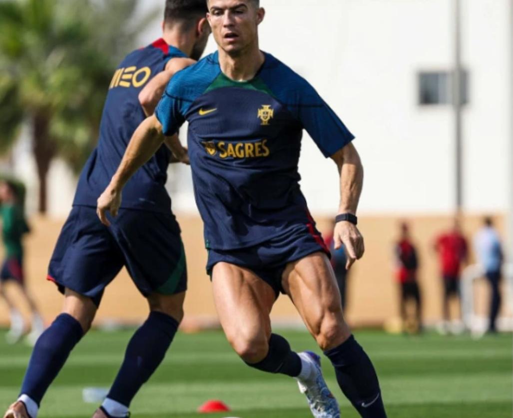 世界足坛五十大左脚球星,世界十大足球明星马拉多纳