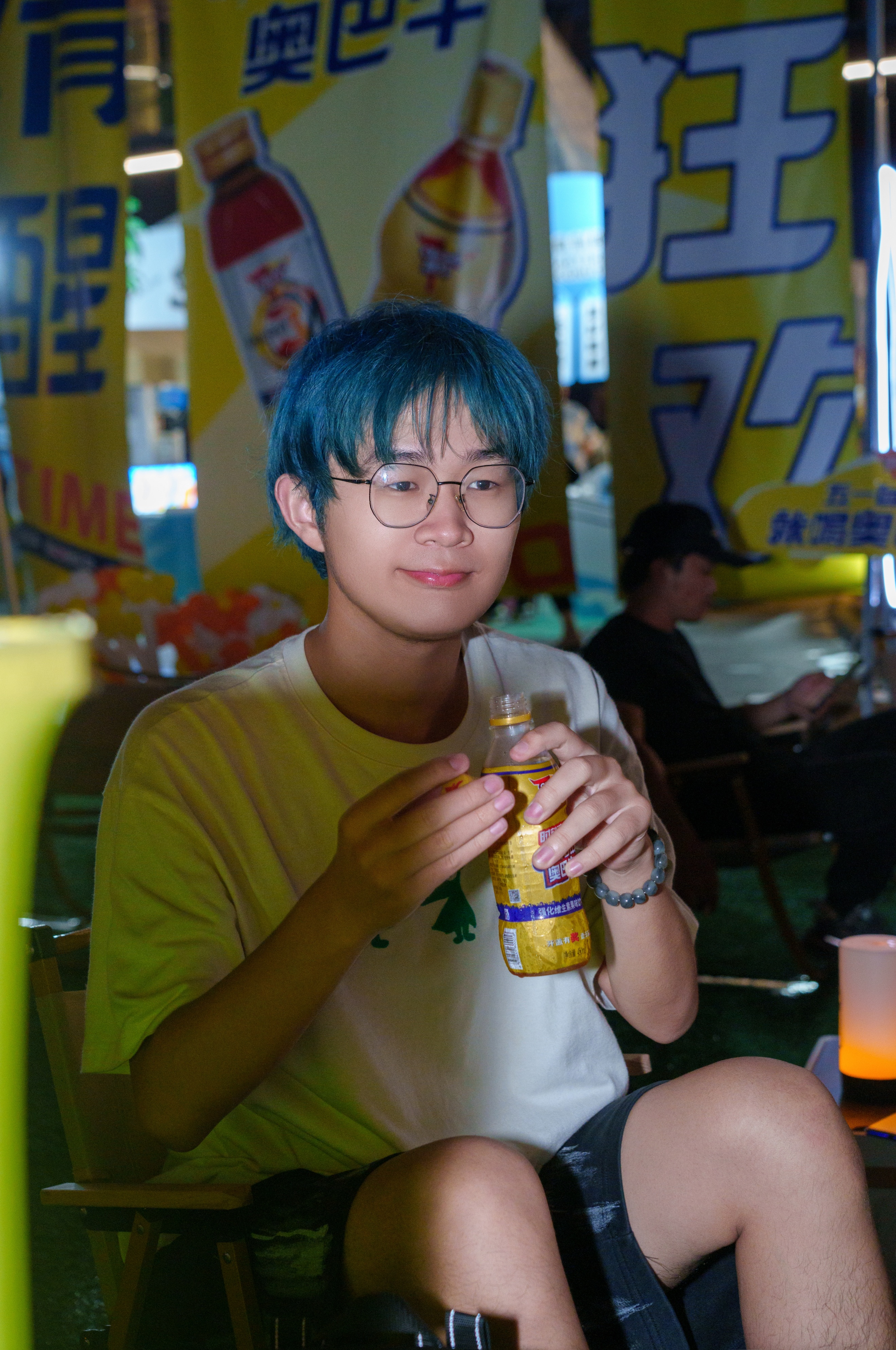 时刻清醒奥巴牛现身水母音乐会玩“快闪”