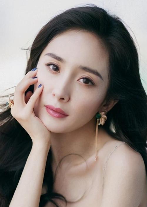 一出道就大方承认整容,出道就被逼着整容