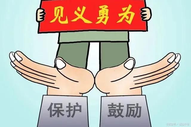 猥琐男*拍偷**女孩*体下**，精神小伙挺身而出果断制止，真是解气