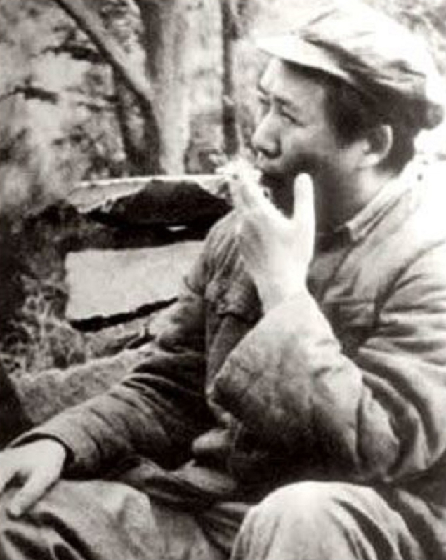 *先念李**抽雪茄，毛主席看了半天：有这么好的烟，怎么不早点拿出来