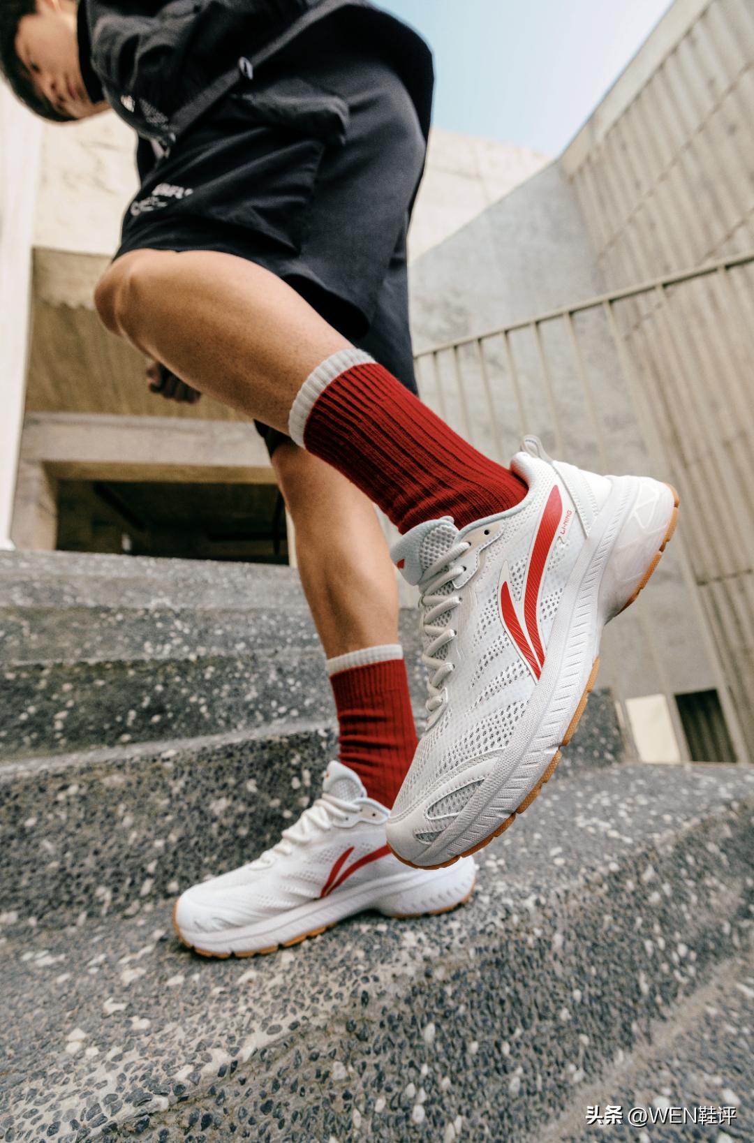 李宁扶遥v2复古银真实效果,好物推荐跑步鞋